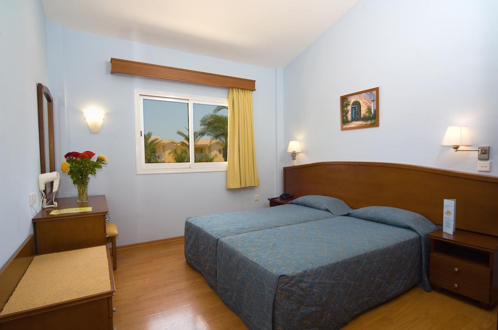 Tasia Maris Gardens Ayia Napa Habitación foto